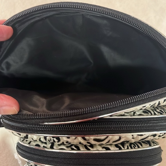 Allegro 5-Piece Rosette Pattern Cosmetic/Travel Bags - Picture 2 of 7